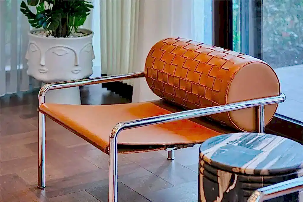 Özel tasarım deri dokunuşla mikro lüks dekorasyonun temelidir.